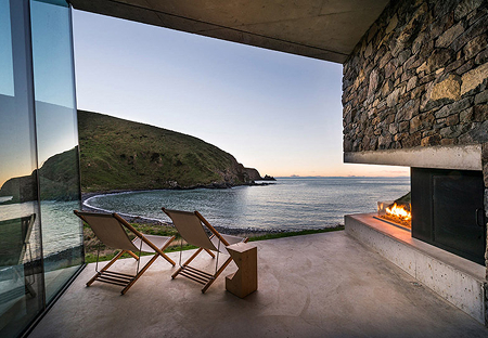 Waldorf Astoria <br><i> New York Living with America’s Elite</i>